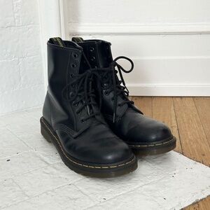 Doc Martens Black Smooth Leather Lace Up Combat Boot AW004 1460 Women's Size 9